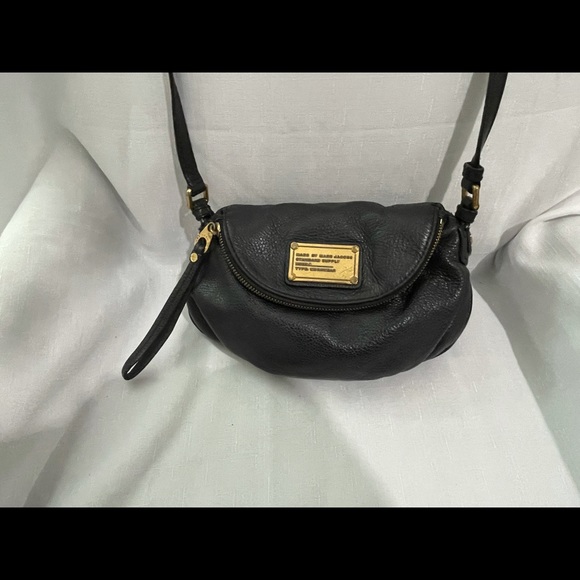 MARC JACOBS MINI BLACK LEATHER CB - Picture 1 of 6